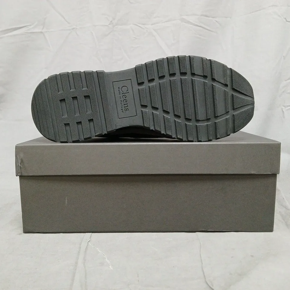 BOXED PAIR OF CLEENS ESSENTIAL RUNNER EVO TRAINERS IN OBSIDIAN SIZE UK 9