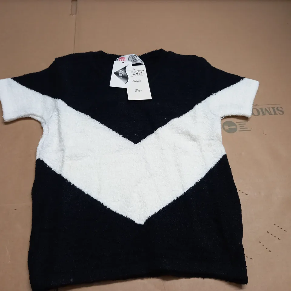 LARGE QUANTITY OF AS NEW KNITTED CHEVRON JUMPERS - SIZE UNSPECIFIED