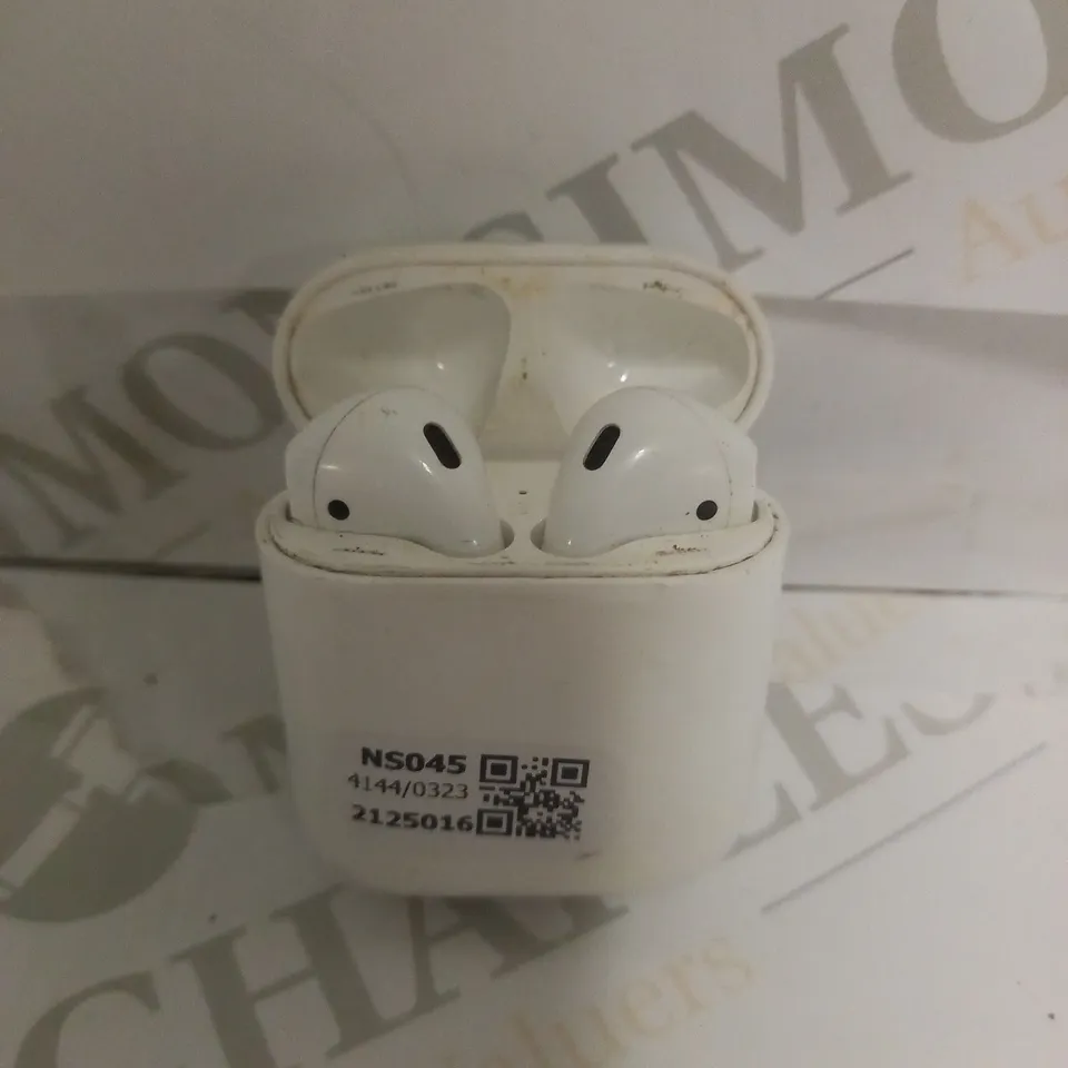 APPLE AIRPODS