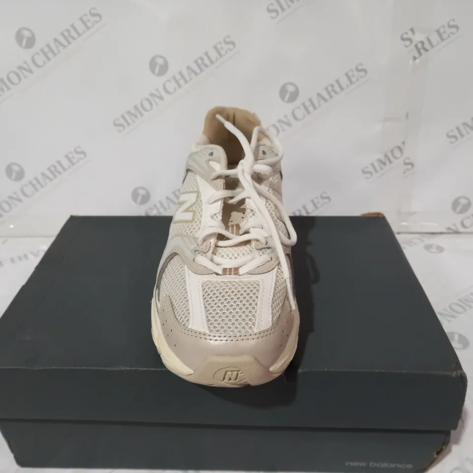 NEW BALANCE BEIGE SIZE 6
