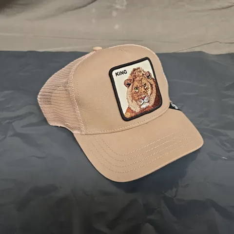 GOORIN BROS. THE KING LION TRUCKER HAT IN KHAKI ONE SIZE FITS ALL 