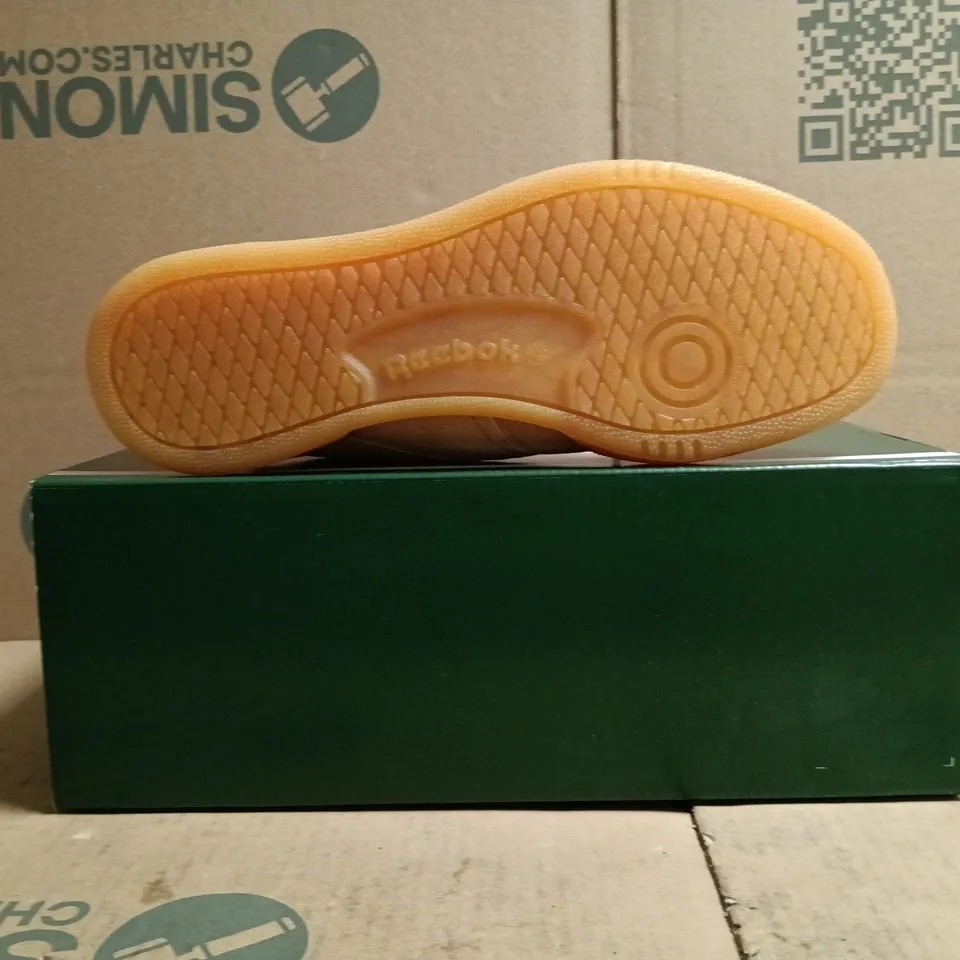 BOXED PAIR OF REEBOK CLUB C 85 TRAINERS IN TAN SIZE UK 8.5