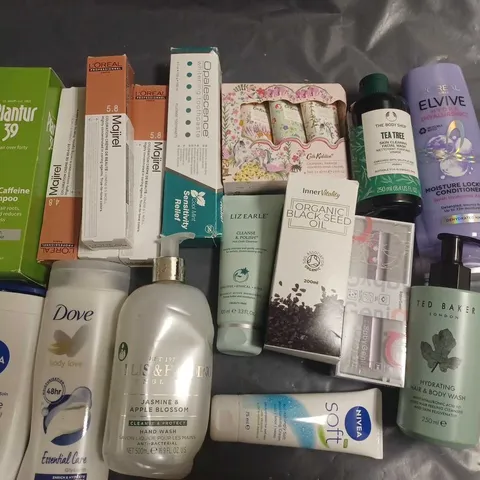 LOT OF APPROXIMATELY 25 ASSORTED HEALTH AND BEAUTY ITEMS TO INCLUDE BODYSHOP FACIALWASH, DOVE BODY LOTION AND PLANTUR 39 SHAMPOO