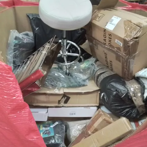 PALLET CONTAINING VARIOUS ASSORTED BOXED HOUSEHOLD ITEMS TO INCLUDE: PET CARRIER, SWIVEL STOOL, SHOWER SYSTEM, LARGE THROWS AND LOTS MORE UNMARKED BOXED ITEMS 