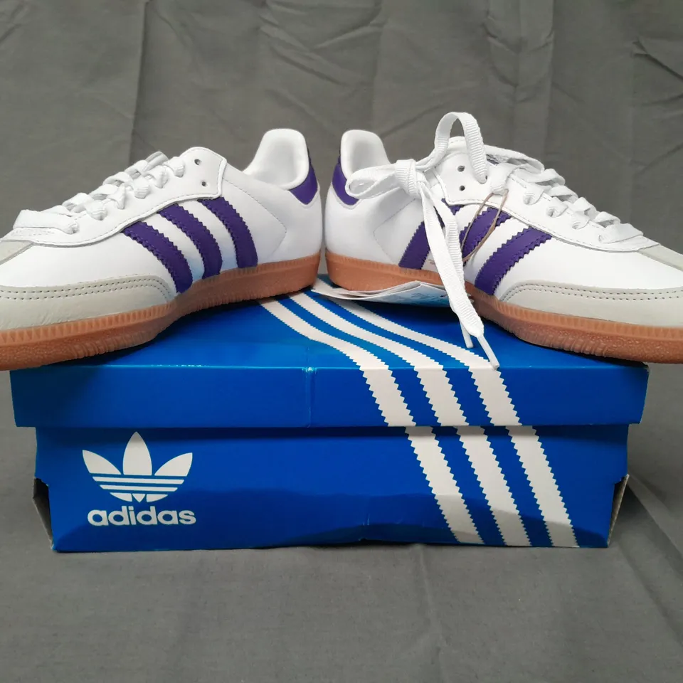 BOXED PAIR OF ADIDAS SAMBA OG SHOES IN WHITE/PURPLE UK SIZE 6