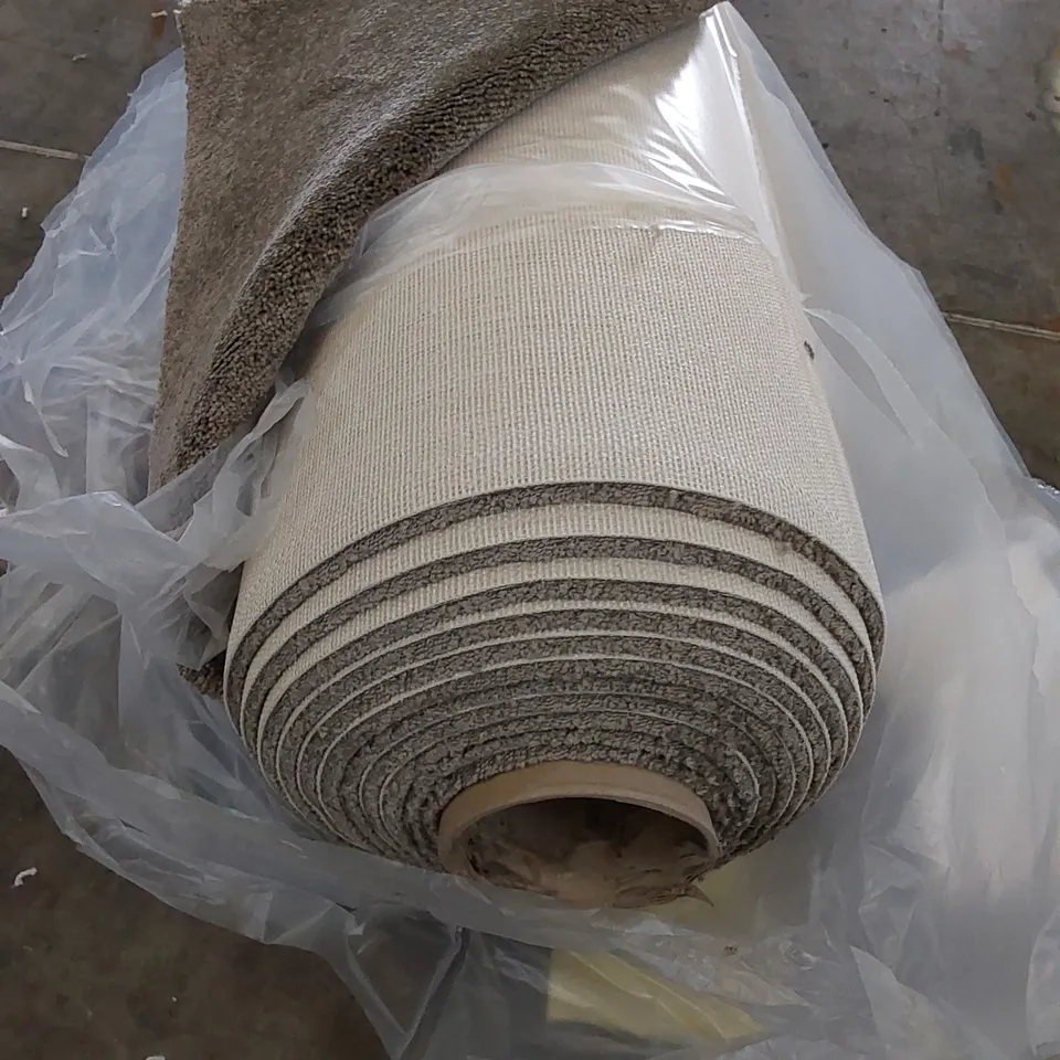 ROLL OF QUALITY EC HEARTLAND TENBURY CARPET // SIZE: APPROXIMATELY 4 X 7m