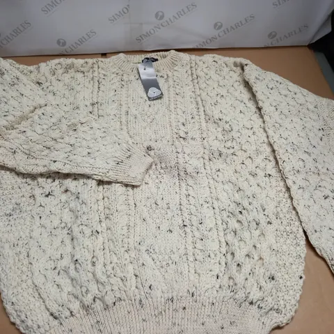 LOT OF APPROXIMATELY 10 AS NEW PURE NEW WOOL JUMPERS - ALL L