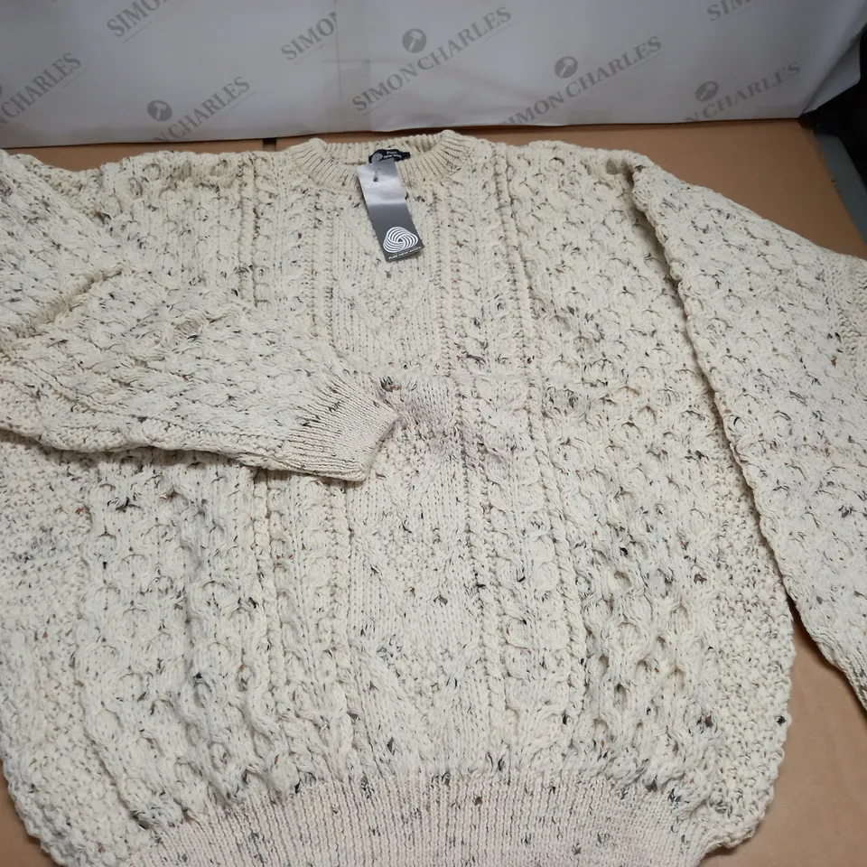 LOT OF APPROXIMATELY 10 AS NEW PURE NEW WOOL JUMPERS - ALL L