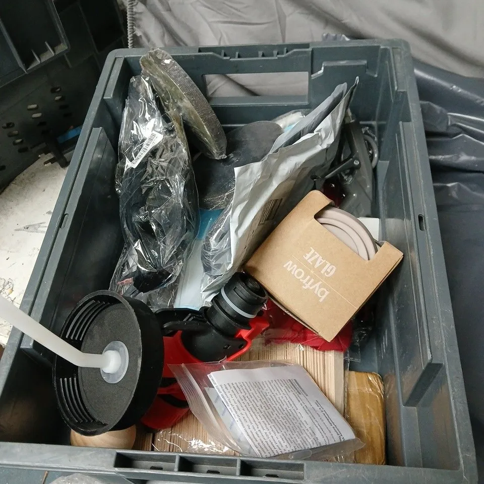 APPROXIMATELY 15 ASSORTED HOUSEHOLD ITEMS TO INCLUDE BERRY DECORATION, INOX STAINLESS STEEL CUT OFF WHEEL, KEY SAFE, THE 1% DIARY  ETC