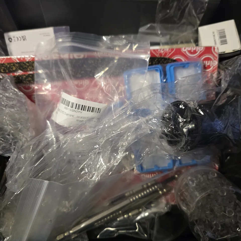 APPROXIMATELY 13 ASSORTED ITEMS TO INCLUDE - BUTTERFLY HAIR COMB , NIPPON ANT BAIT STATION , LENOR SCENT BOOSTER ETC
