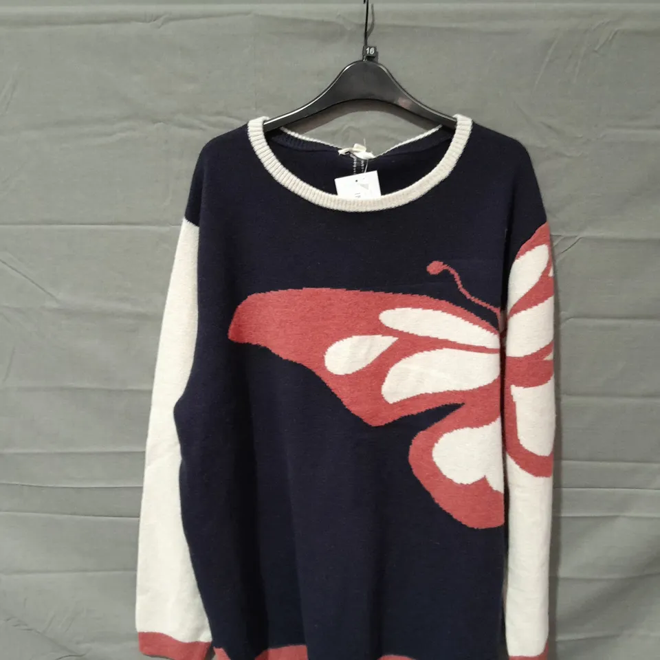 APPROXIMATELY 10 ASSORTED ITEMS OF WOMEN'S CLOTHING TO INCLUDE WHITE STUFF JUMPERS IN SIZES 14, 16, 22 