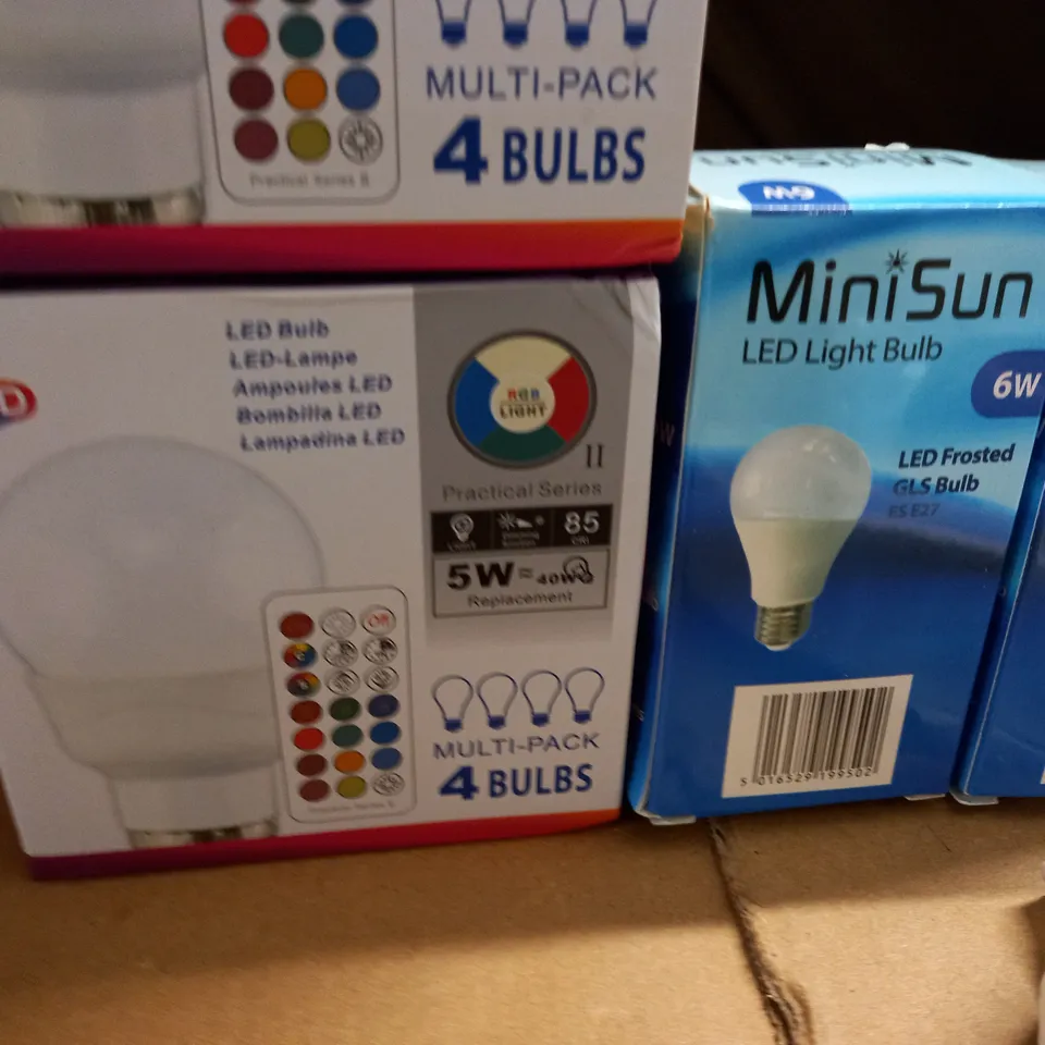 LOT OF ASSORTED LIGHT BULBS
