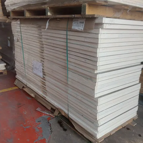 PALLET CONTAINING A VERY LARGE QUANTITY OF ASSORTED DOORS