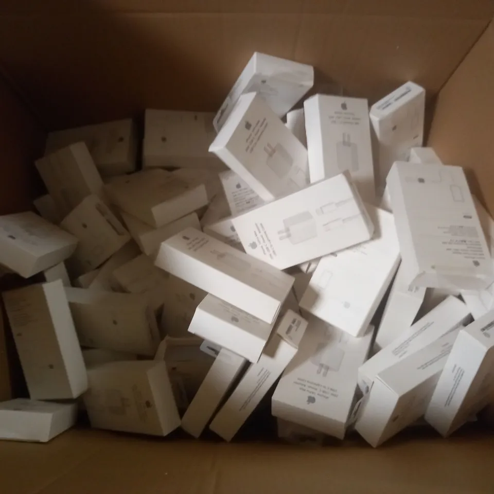 BOX OF APPROXIMATELY 25 ASSORTED APPLE CHARGERS TO INCLUDE - IPHONE 15 PRO MAX CHARGER , IPHONE 14 PRO MAN CHARGER 