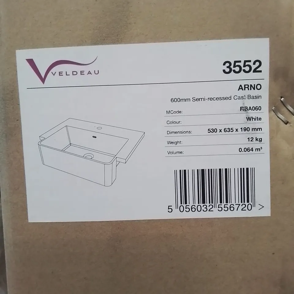PALLET CONTAINING APPROXIMATELY 9 600MM SEMI RECESSED CAST BASINS