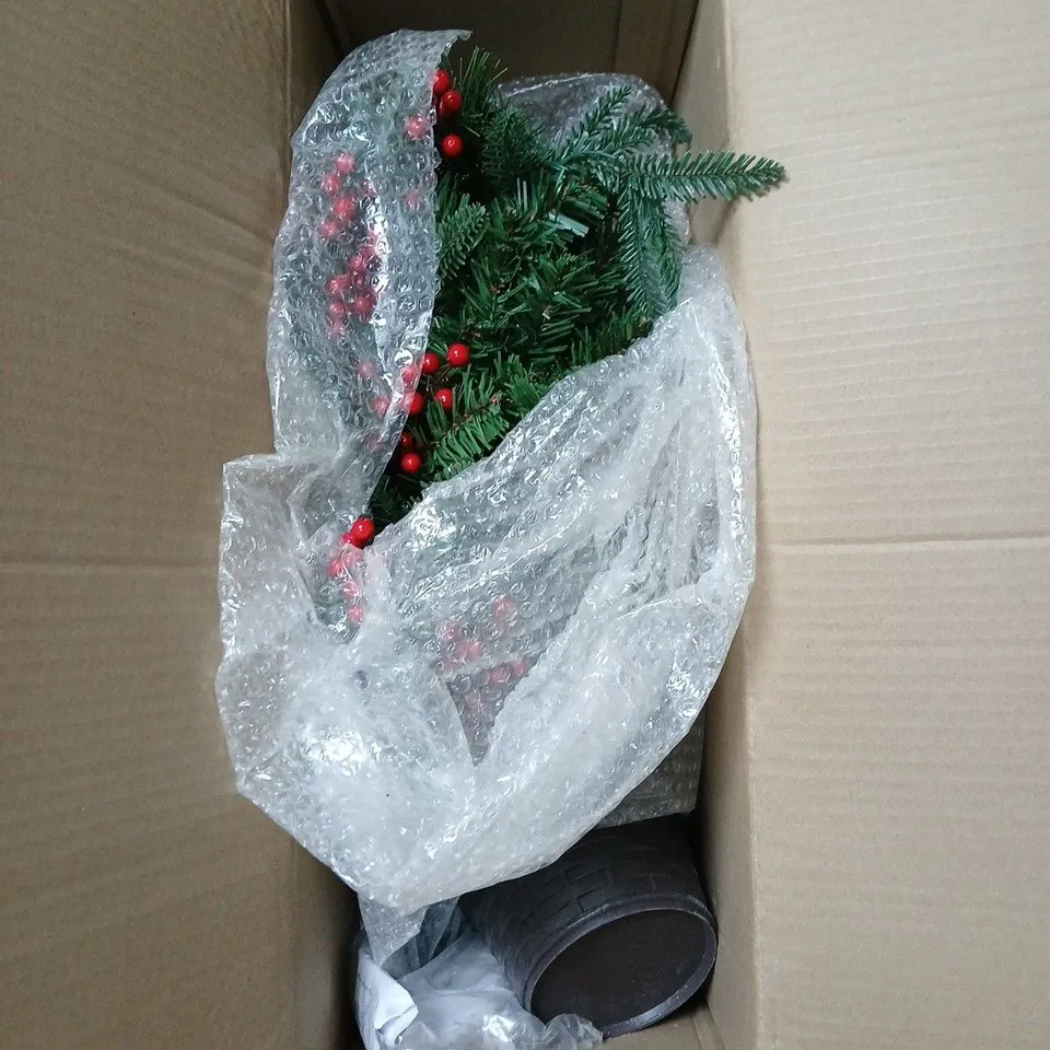 PRE LIT 60CM WINTERLUXE FIR TREE