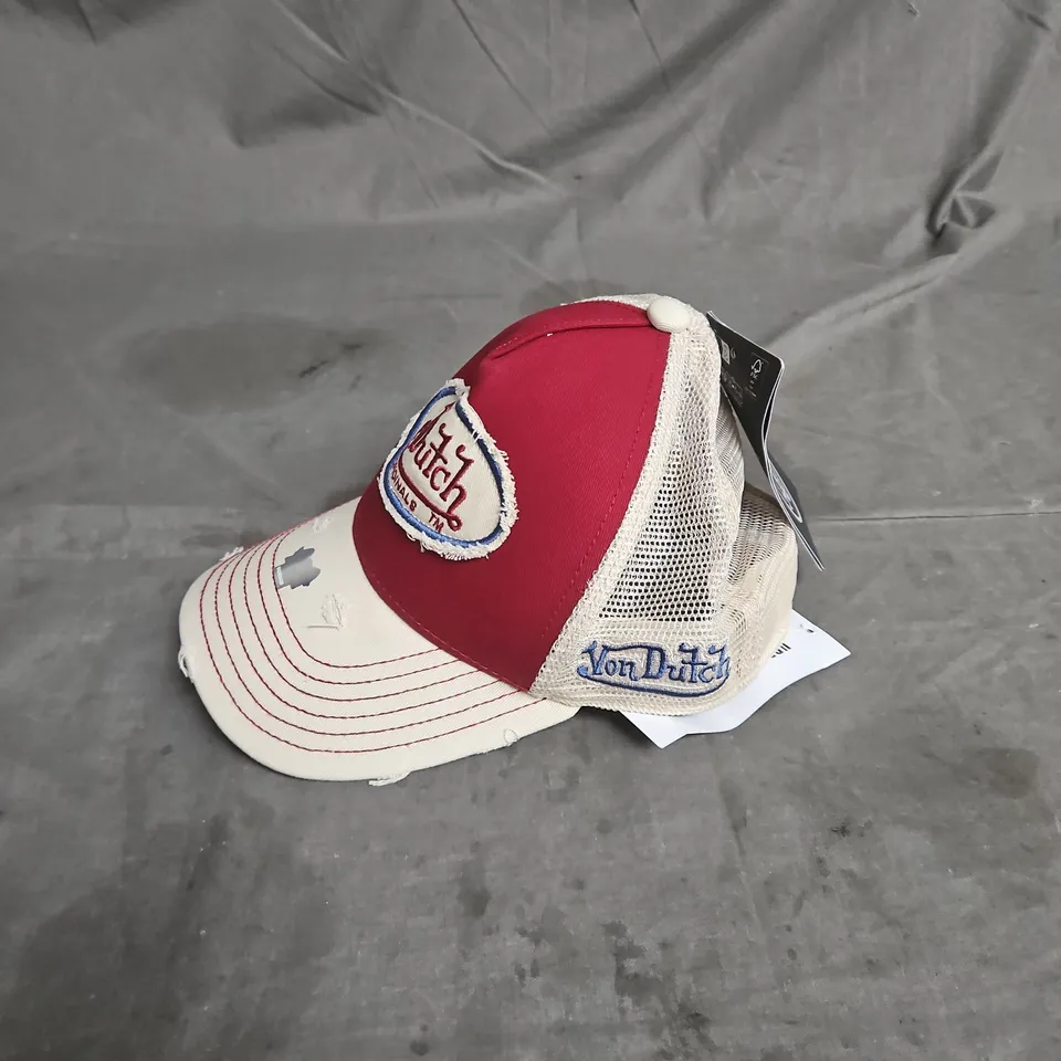 VON DUTCH TRUCKER KALMAR CAP IN STONE/RED ONE SIZE