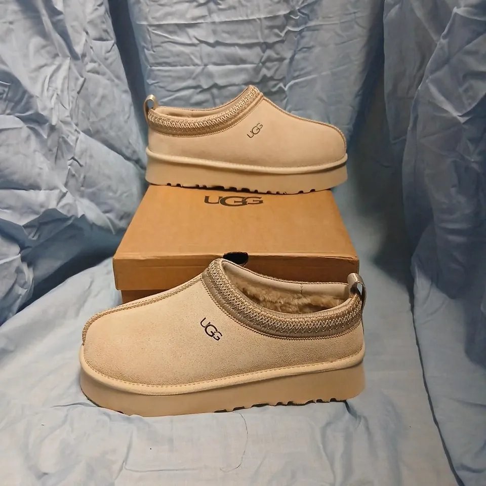 UGG WOMEN’S SLIP-ON SUEDE MOCCASIN SLIPPERS – BEIGE, UK 10 (US 12 / EU 43) WITH BOX & SOCKS