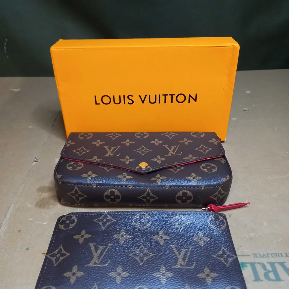 LOUIS VUITTON PURSE 