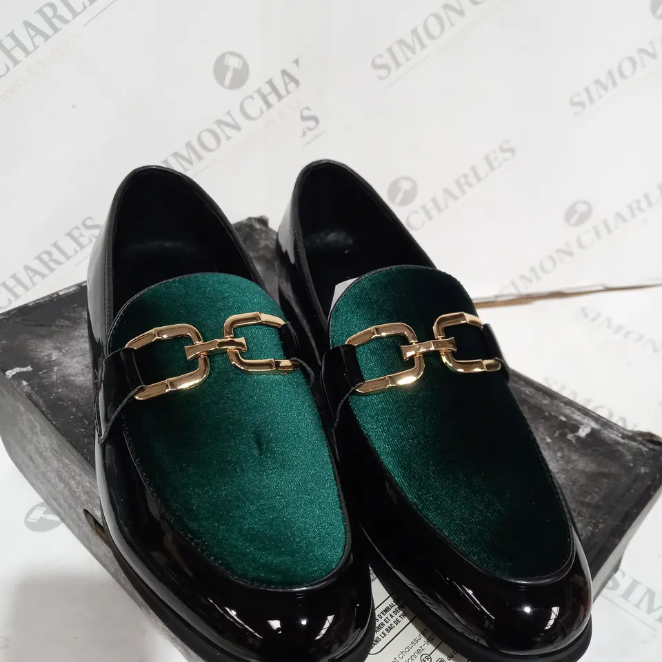 BOXED BOYS LOW CUT ENGLISH STYLE LOAFERS - UK SIZE 4