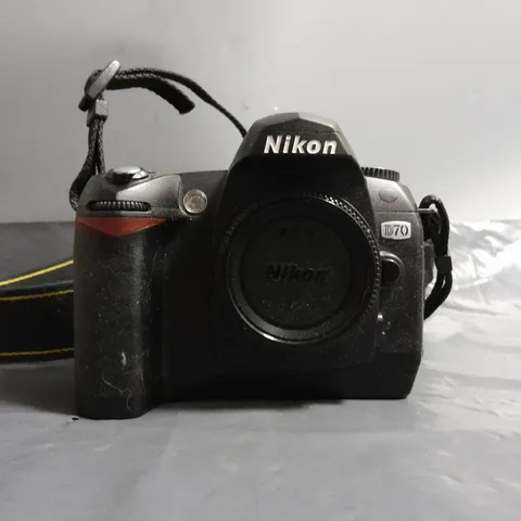 NIKON D70 DIGITAL CAMERA IN BLACK WITH STRAP