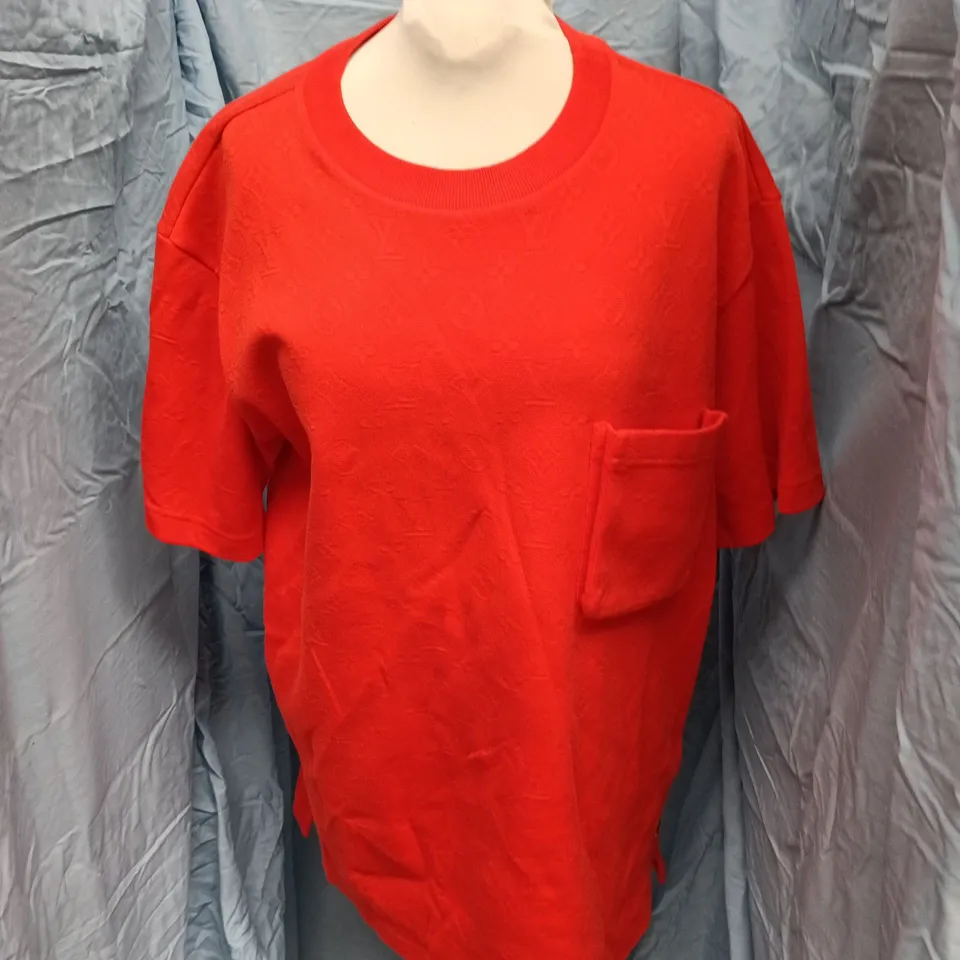 LOUIS VUITTON PARIS RED CREW NECK T-SHIRT WITH CHEST POCKET - M