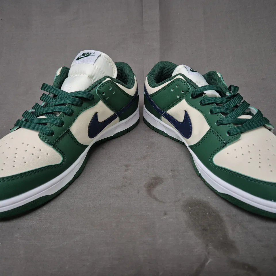 BOXED PAIR OF NIKE DUNK LOW SHOES IN GREEN/CREAM/NAVY UK SIZE 8.5