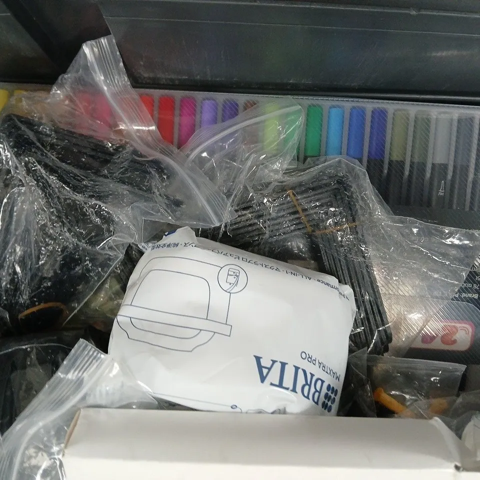 APPROXIMATELY 10 ASSORTED HOUSEHOLD ITEMS TO INCLUDE CUTTING WHEEL, SEMI-STIFF N-TRAP COATED HOOKLINK, ETC