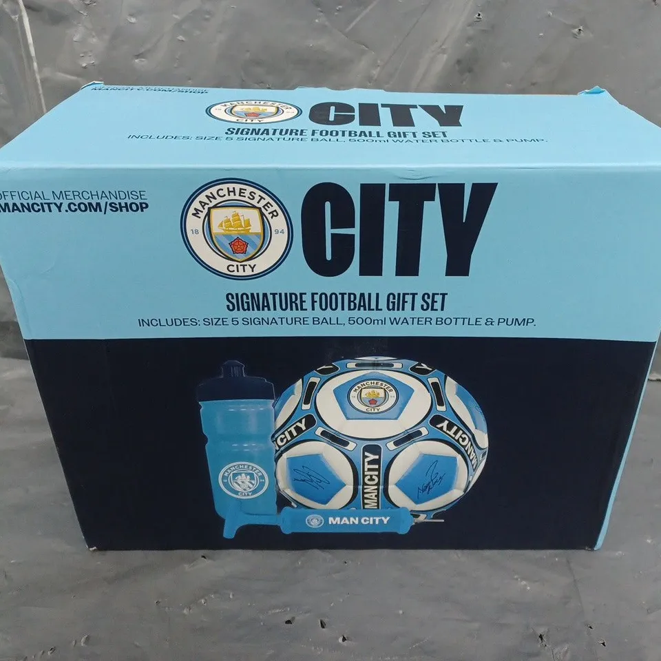 BOXED MANCHESTER CITY SIGNATURE FOOTBALL GIFT SET  RRP £19.99