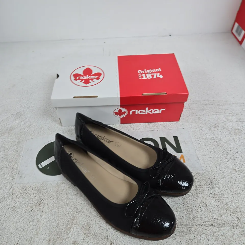 RIEKER WOMEN'S BLACK PATENT LEATHER BALLET FLATS – UK 7.5 (EU 41)