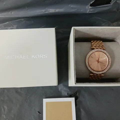 MICHAEL KORS DARCI WATCH FOR WOMEN, QUARTZ MOVEMENT WITH STAINLESS STEEL STRAP - ROSE GOLD 