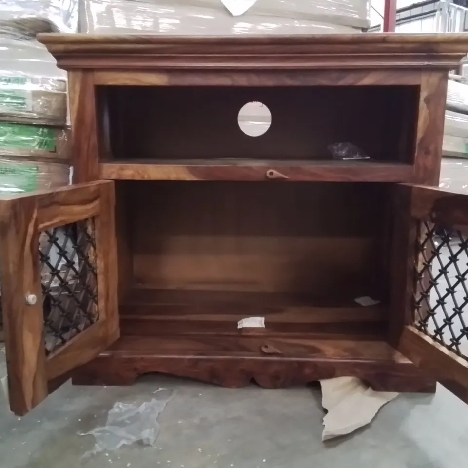 SHEESHAM WOOD 2 DOOR TV CABINET CHESTNUT 
