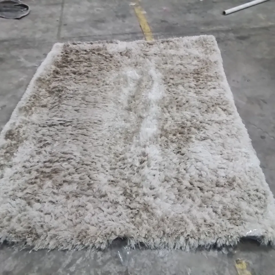 QUALITY DESIGNER AREA RUG - APPROXIMATELY 230X160