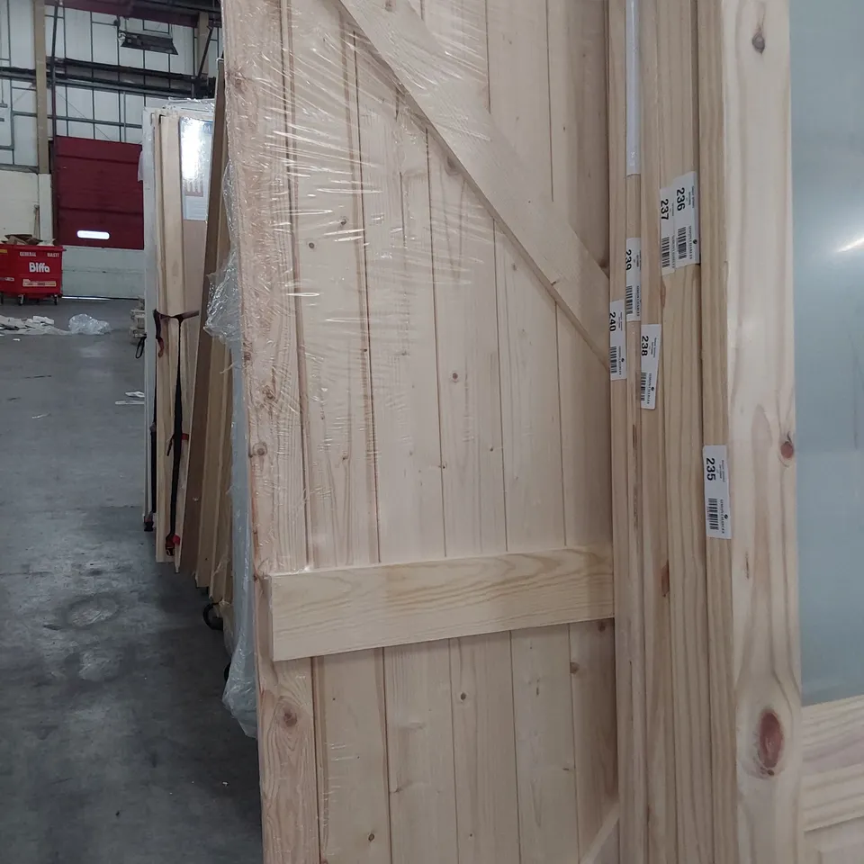 LEDGED & BRACED NORDIC SOFTWOOD DOOR 1981 × 762 × 40mm
