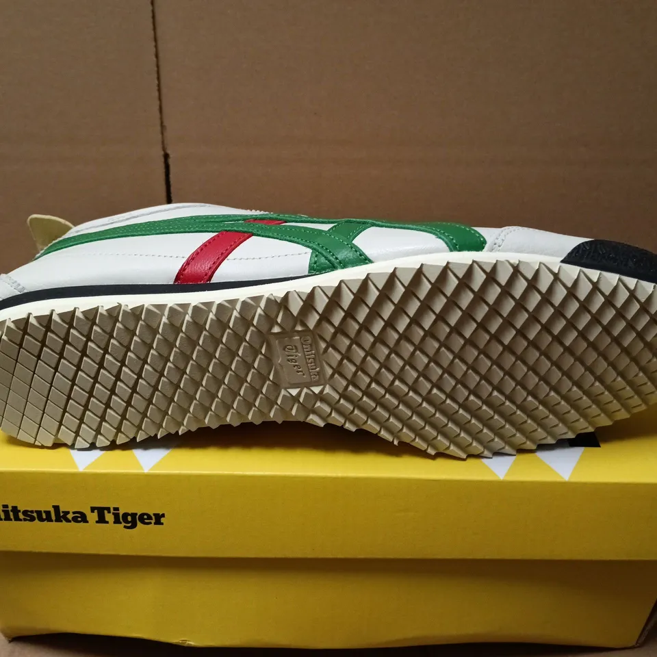 BOXED PAIR OF ONITSUKA TIGER MEXICO 66 SD TRAINERS IN BIRCH/GREEN - UK 7