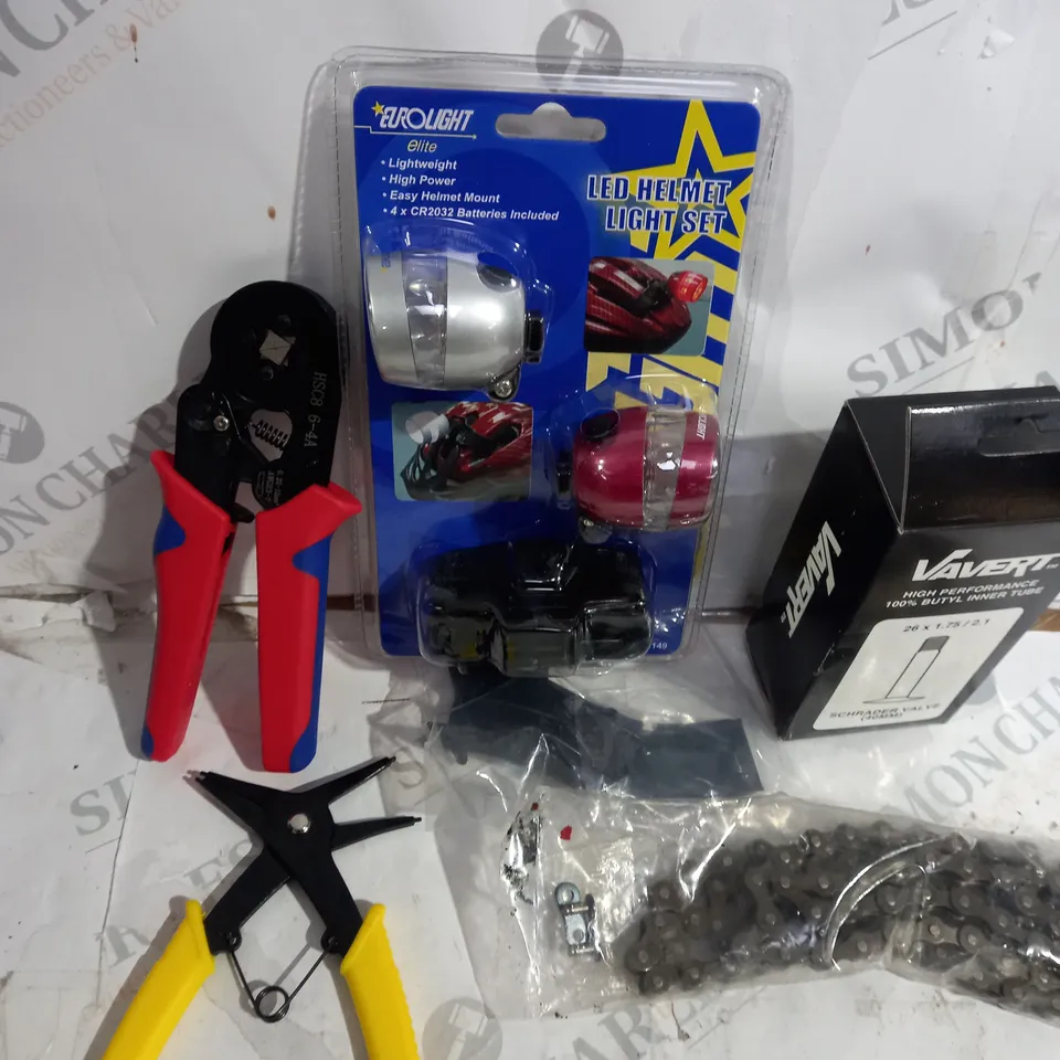 LOT OF ASSORTED ITEMS TO INCLUDE WIRE CRIMPERS/ LED LIGHTS/ WHEEL NUTS 