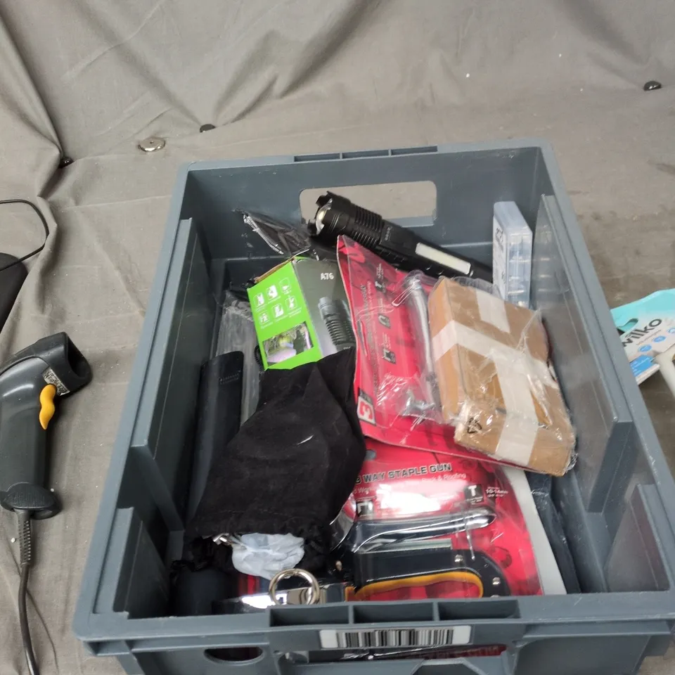 TOTE OF APPROXIMATELY 12 ASSORTED ITEMS TO INCLUDE: WILKO SQUEEGEE