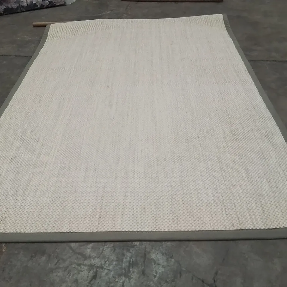 QUALITY DESIGNER AREA RUG - APPROXIMATELY 280X180CM