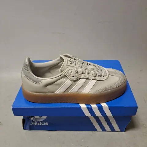 BOXED PAIR OF ADIDAS SAMBA TRAINERS IN GREY SIZE 4