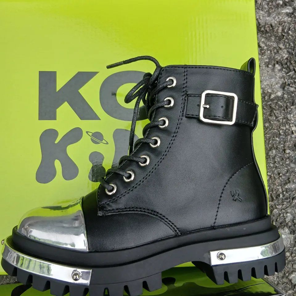 Lil' Borin Hardware Boots - Black Leather-Look, UK 11 (Kids)