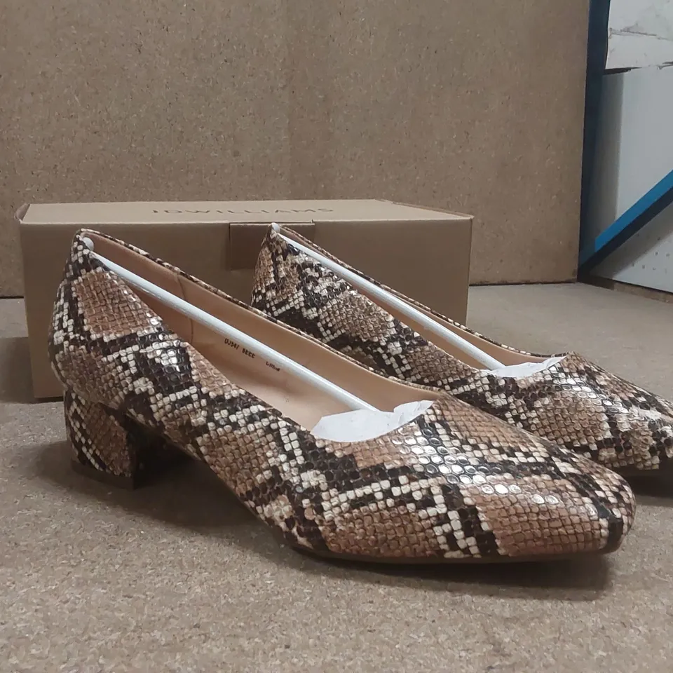 BOX CONTAINING APPROXIMATELY 10x BRAND NEW JD WILLIAMS BLOCK HEEL EEE FIT SNAKE PATTERN SHOES - SIZE 6EEE