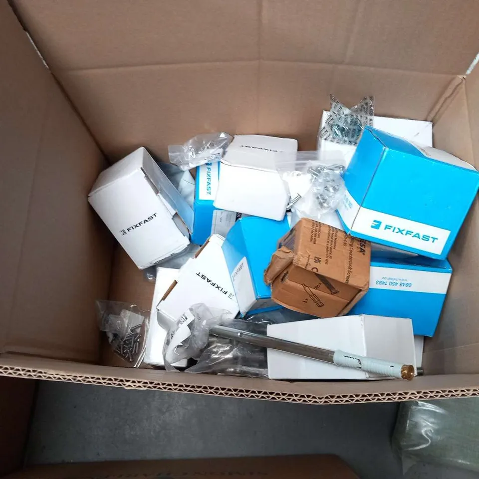 LARGE QUANTITY OF ASSORTED SCREWS AND FITTINGS