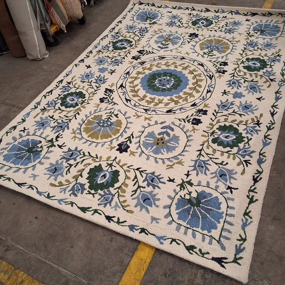 AREA RUG – FLORAL ORIENTAL STYLE, CREAM WITH BLUE ACCENTS APPROXIMATELY 200×290CM