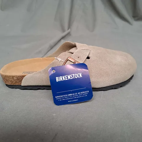 PAIR OF BIRKENSTOCKS BOSTONS SANDALS IN BEIGE SIZE 38