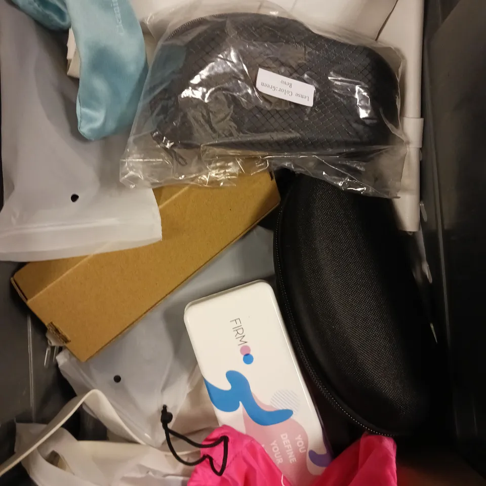 APPROXIMATELY 25 ASSORTED SUNGLASSES/SPECTACLES IN VARIOUS DESIGNS & BRANDS  