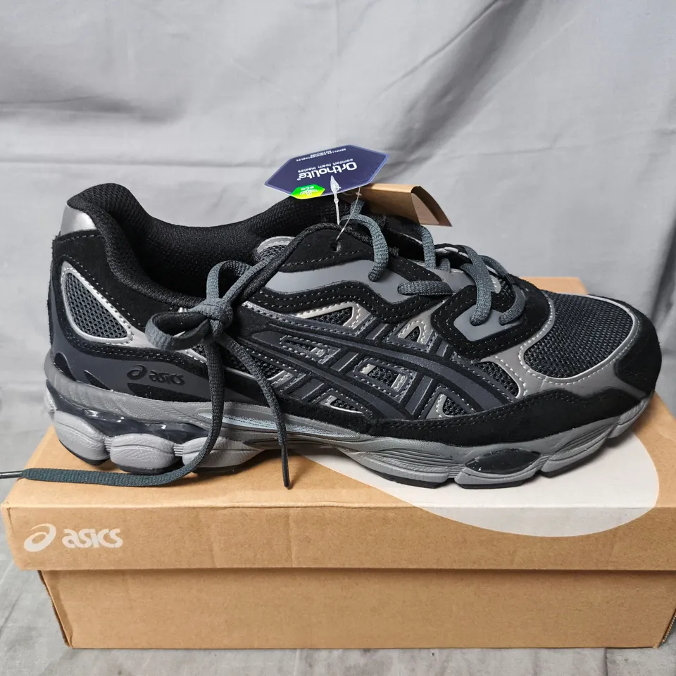BOXED PAIR OF ASICS GEL NYC TRAINERS IN BLACK - UK 10