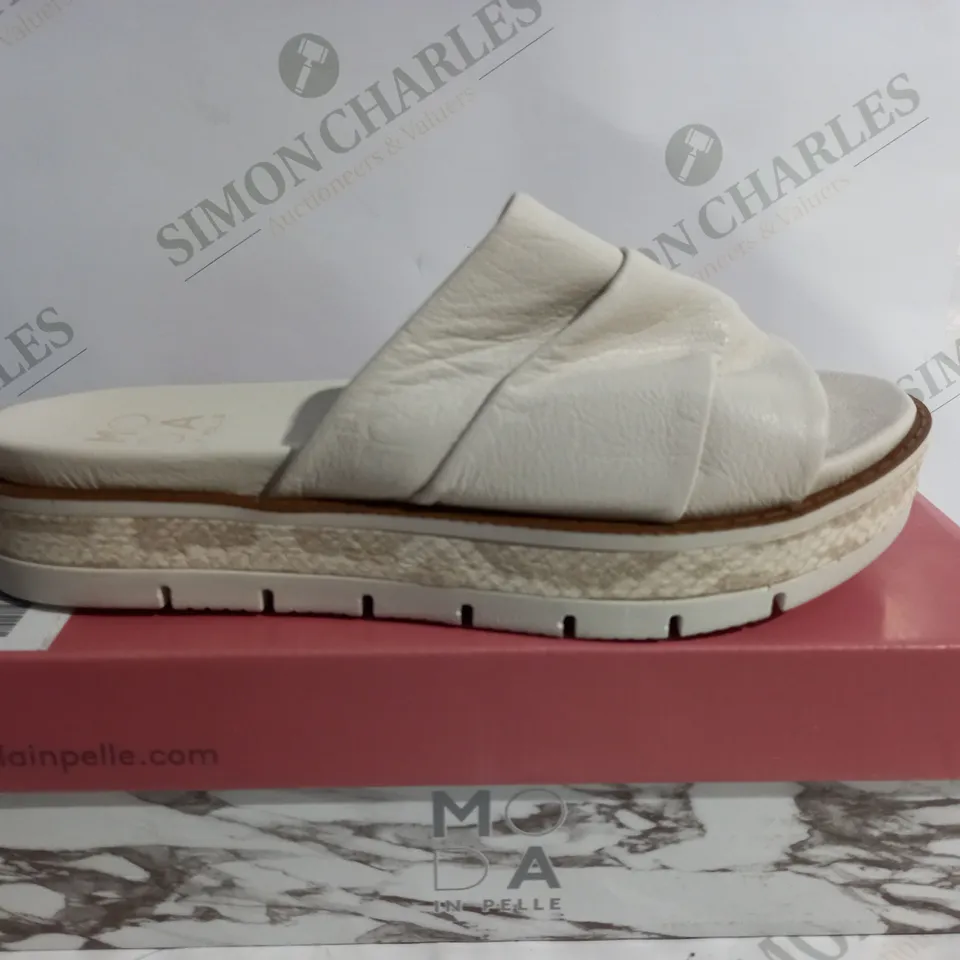 BOXED MODA IN PELLE HIGH PLATFORM OPEN TOE SANDALS - SIZE 6