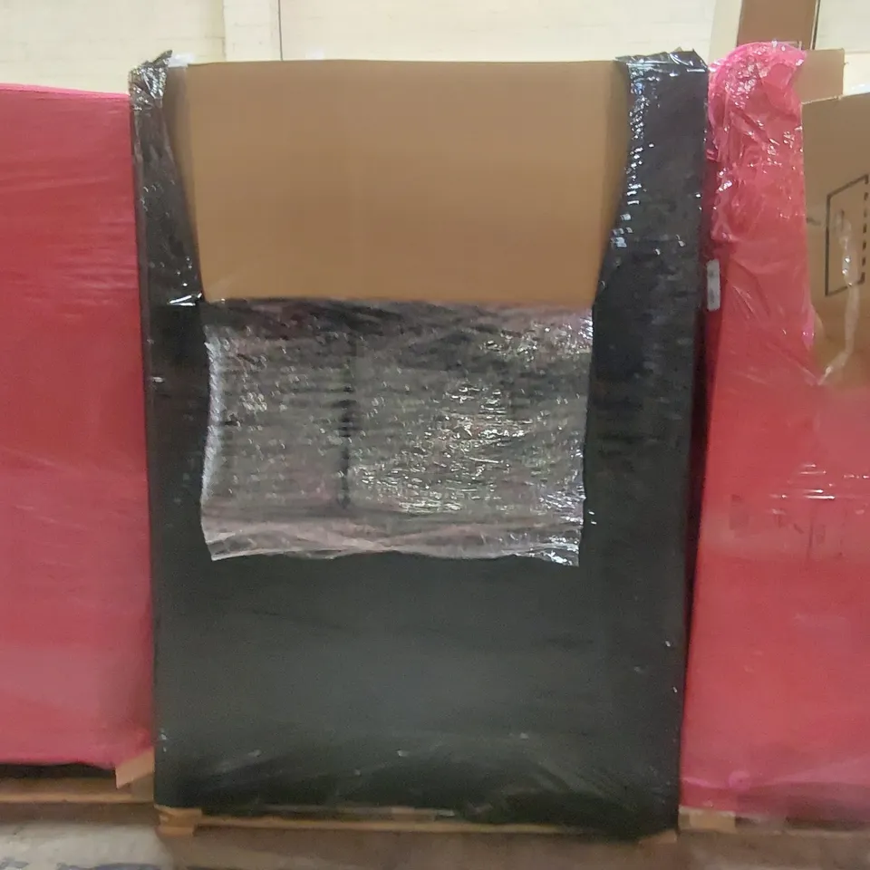 PALLET OF ASSORTED ITEMS INCLUDING: OSCILLATING SPRINKLERS, WOK PANS, RUGS, PRESSURE MANAGEMENT CUSHION ECT