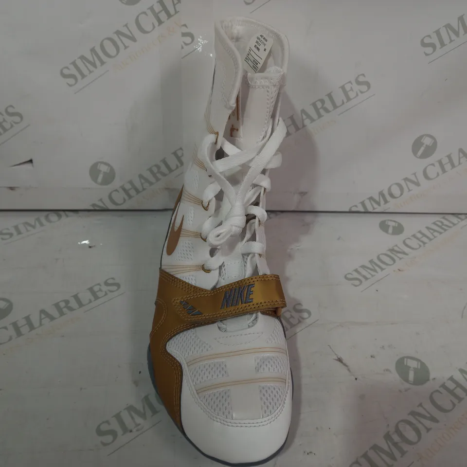 BOXED PAIR OF nike HYPERKO SHOES IN WHITE/METALLIC GOLD SIZE 8.5