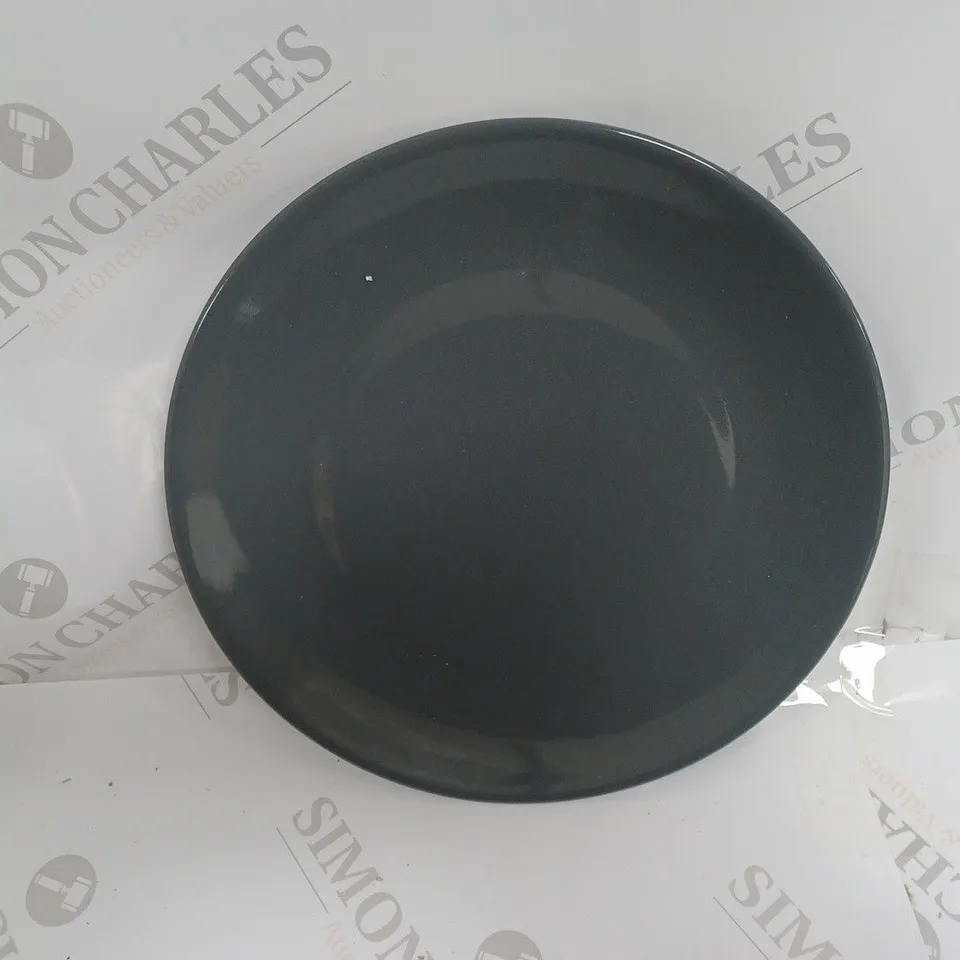 BRAND NEW BOXED CESIRO 18 PIECE DINNERWARE SET TO INLCLUDE LARGE PLATE SMALL PLATE AND BOWL IN DARK GREY  / COLLECTION ONLY 
